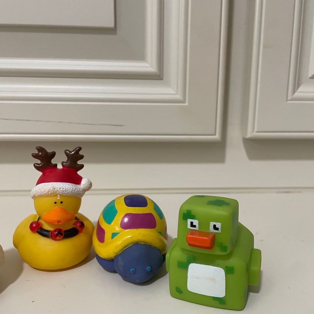 Yellow Holiday Rubber Duck & Turtle Bath Toy Set by
